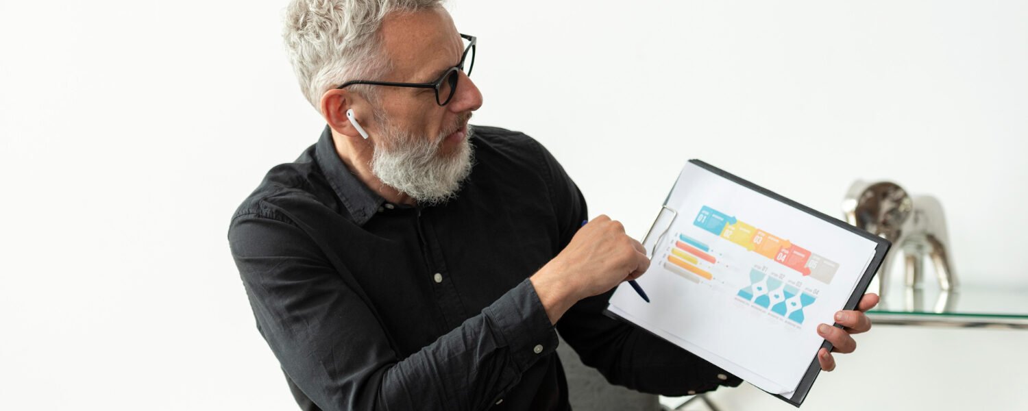 Como métricas de consumo orientam decisões usando analisadores de energia